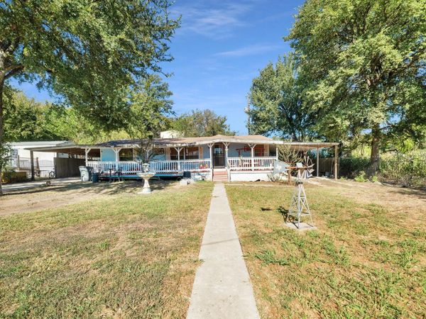 206 Circle DR, Buda, TX 78610