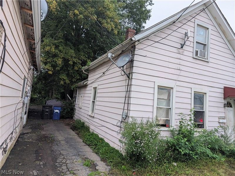 3812 E 54th Street, Cleveland, OH 44105 Photo 2