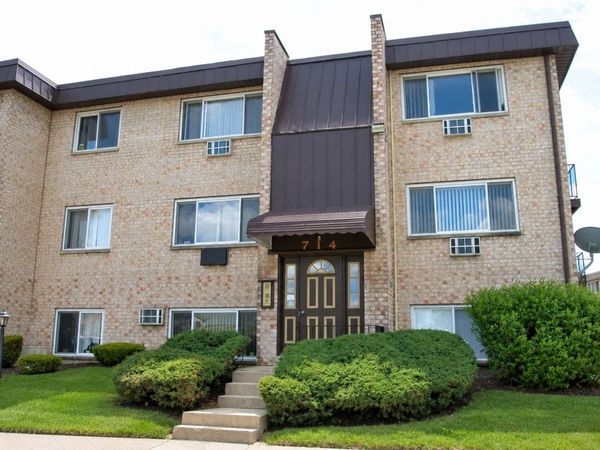714 W Ivanhoe Lane , Mount Prospect, IL 60056