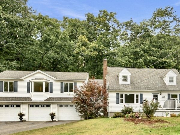 51 Queensland Rd, Billerica, MA 01862