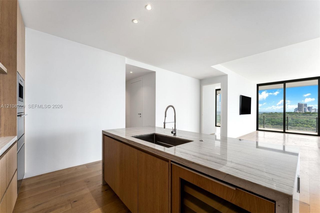 8701 Collins Ave, Unit 606, Miami Beach, FL 33154 Photo