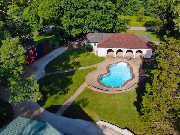 4537 Louise Creek Rd , Cunningham, TN 37052