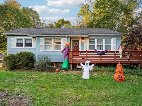 9 Ridgeview Ct, Hardyston, NJ 07460