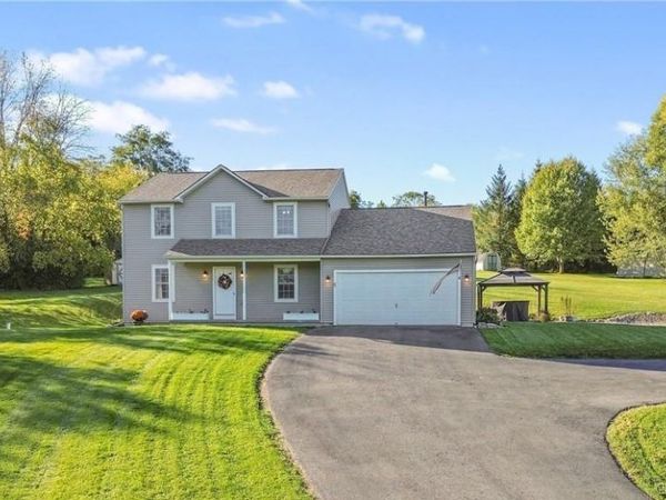 8241 Hoyt Road , Weedsport, NY 13166