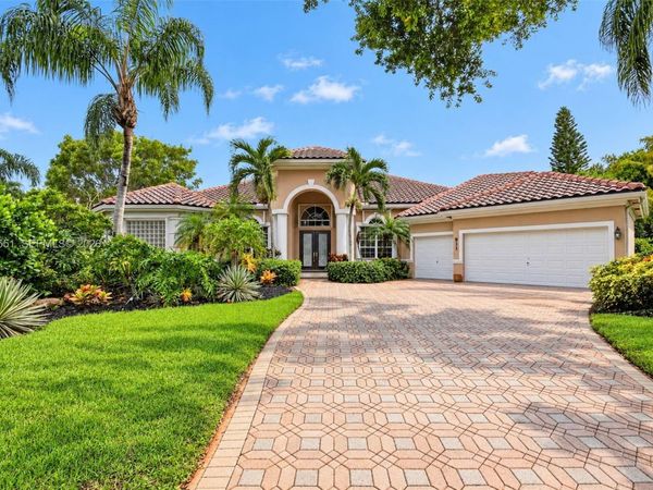 911 Forest Glen Ln , Wellington, FL 33414