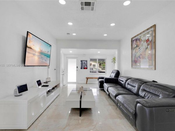 4310 SW 7th St , Miami, FL 33134