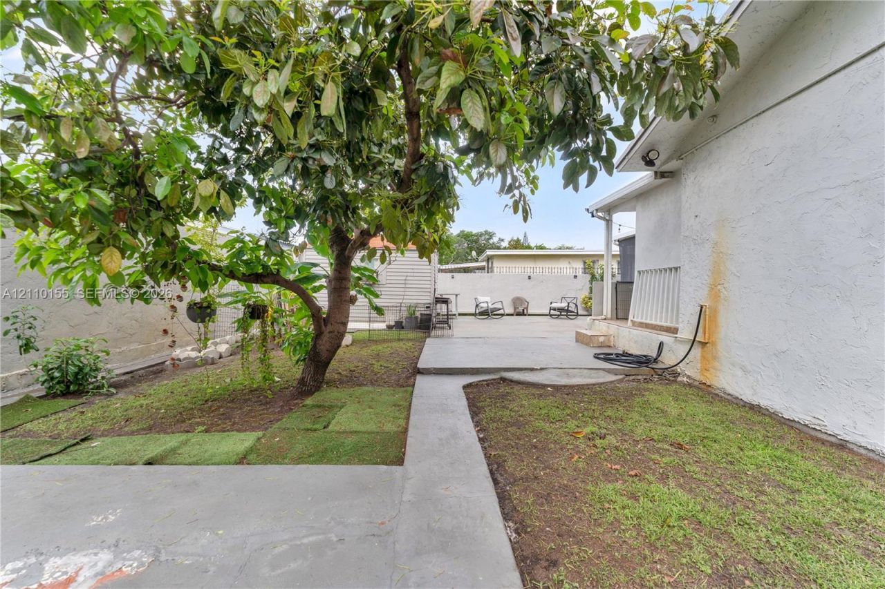 4310 SW 7th St , Miami, FL 33134 Photo