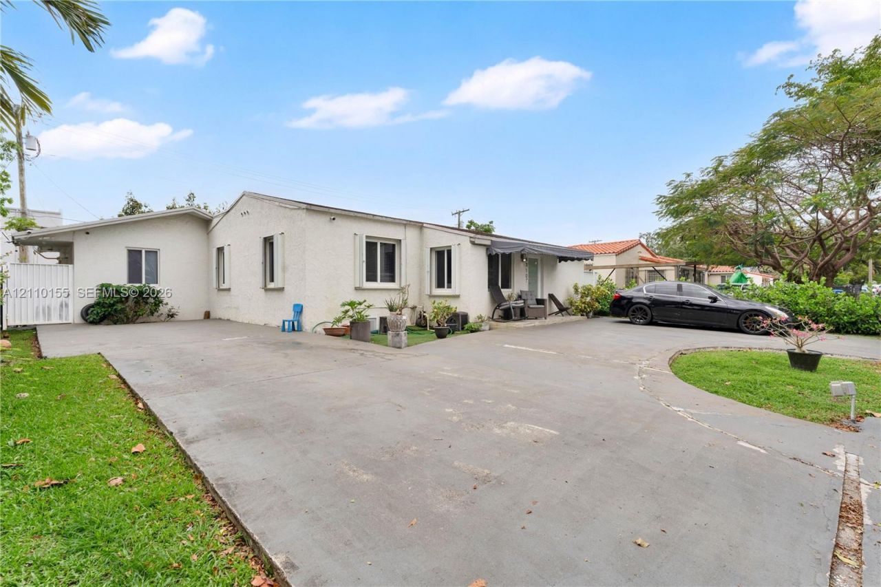 4310 SW 7th St , Miami, FL 33134 Photo