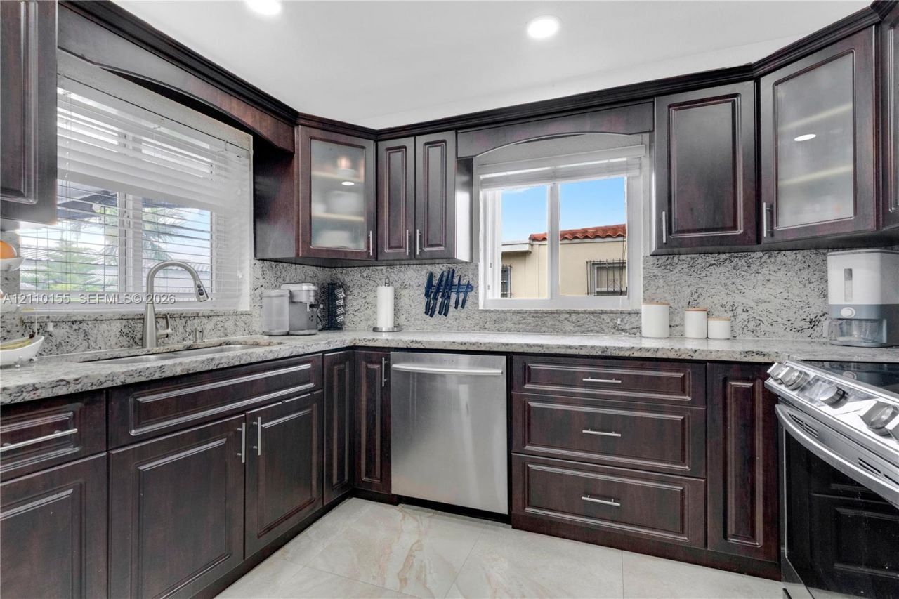 4310 SW 7th St , Miami, FL 33134 Photo