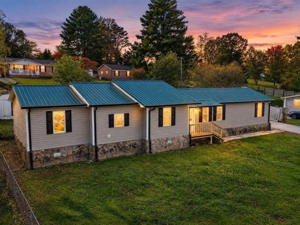 188 Old Middlesboro Highway 188 Hwy, LaFollette, TN 37766