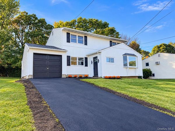 18 Willow Street , Selden, NY 11784