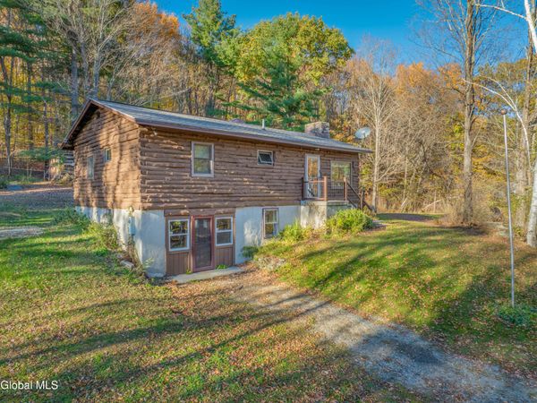 618 Chestnut Hill Road, Cambridge, NY 12816