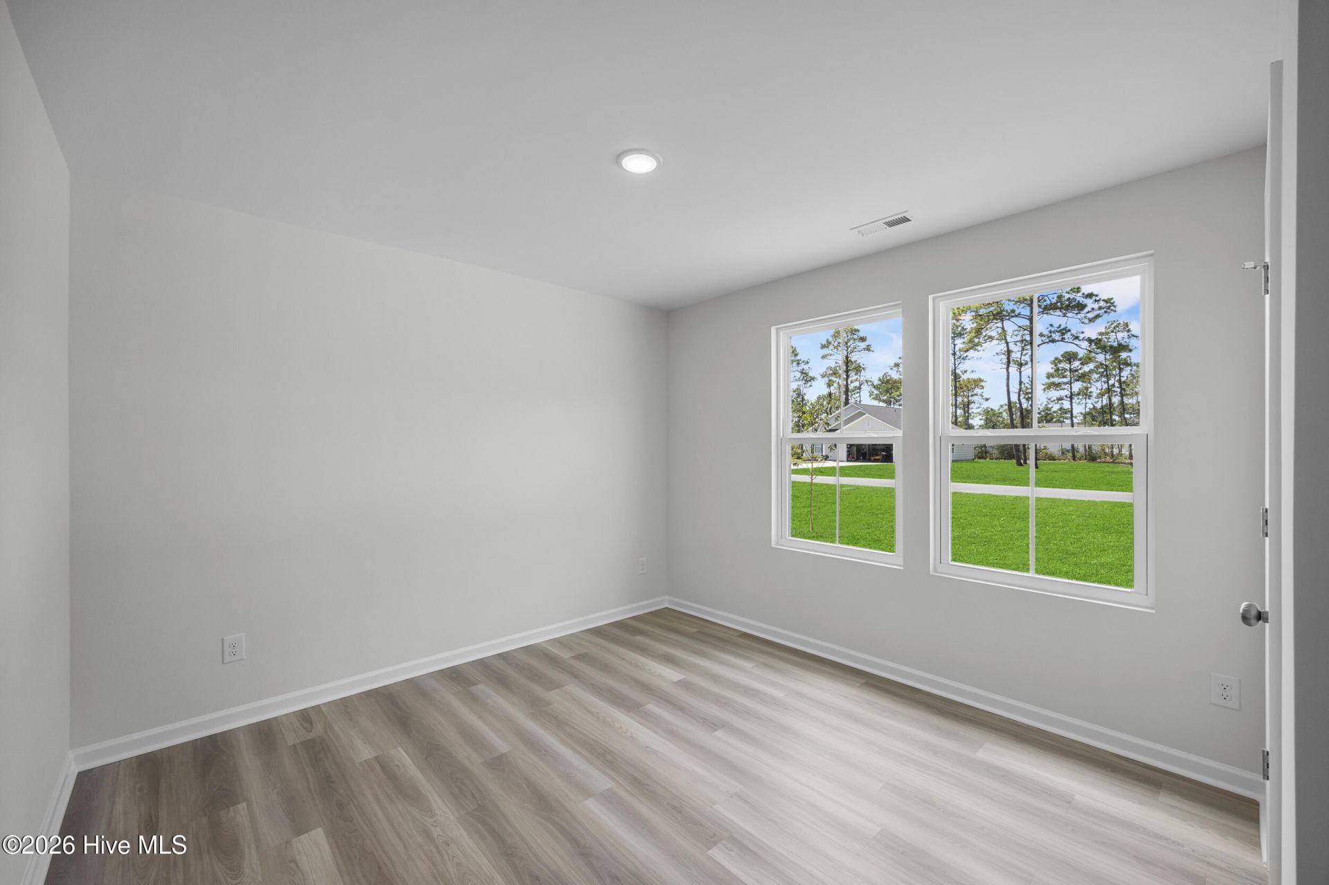 960 Parkway Road  Photo 4