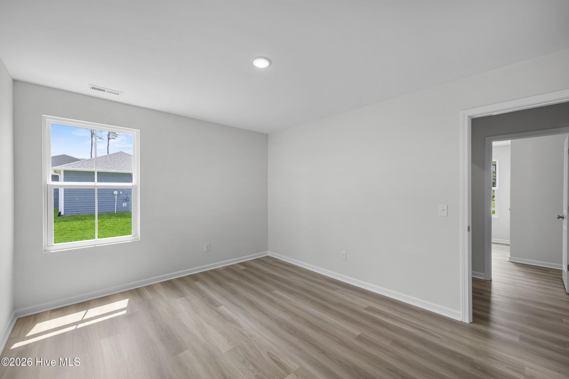 960 Parkway Road  Photo 5