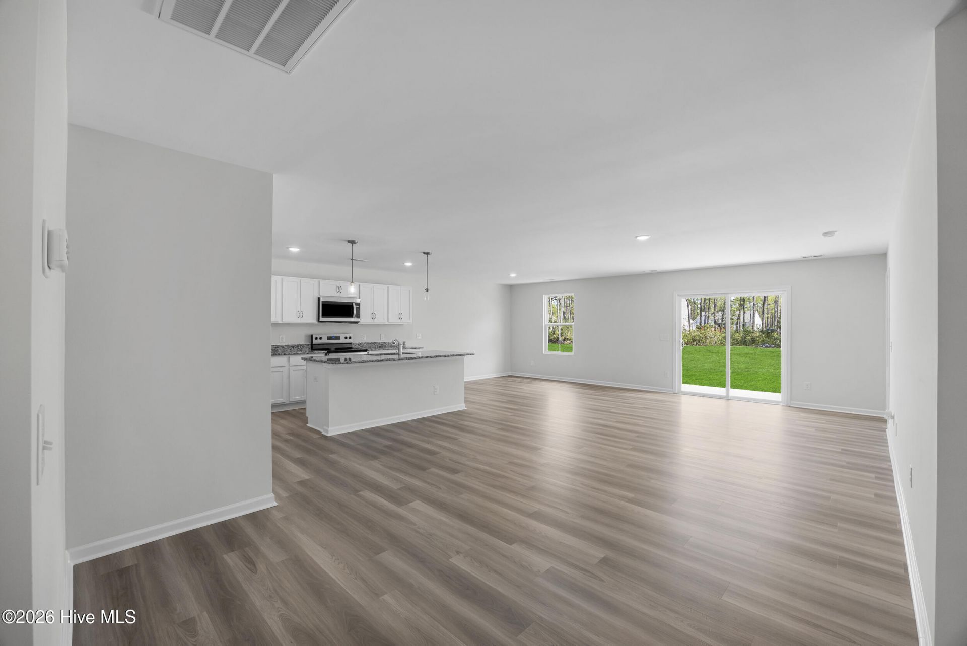 960 Parkway Road  Photo 6