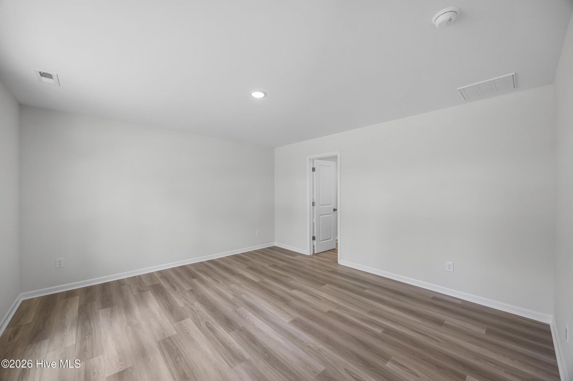 960 Parkway Road  Photo 9