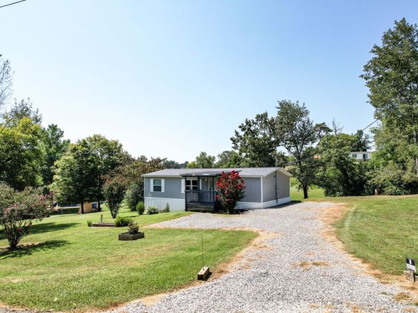 1342 High St , Dandridge, TN 37725