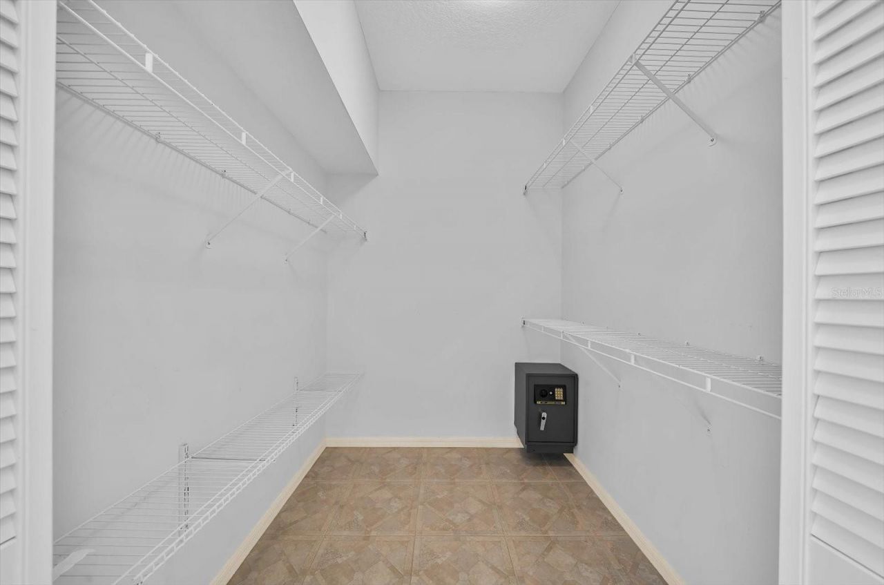3715 72nd Ave. Circle E, Sarasota, FL 34243 Photo