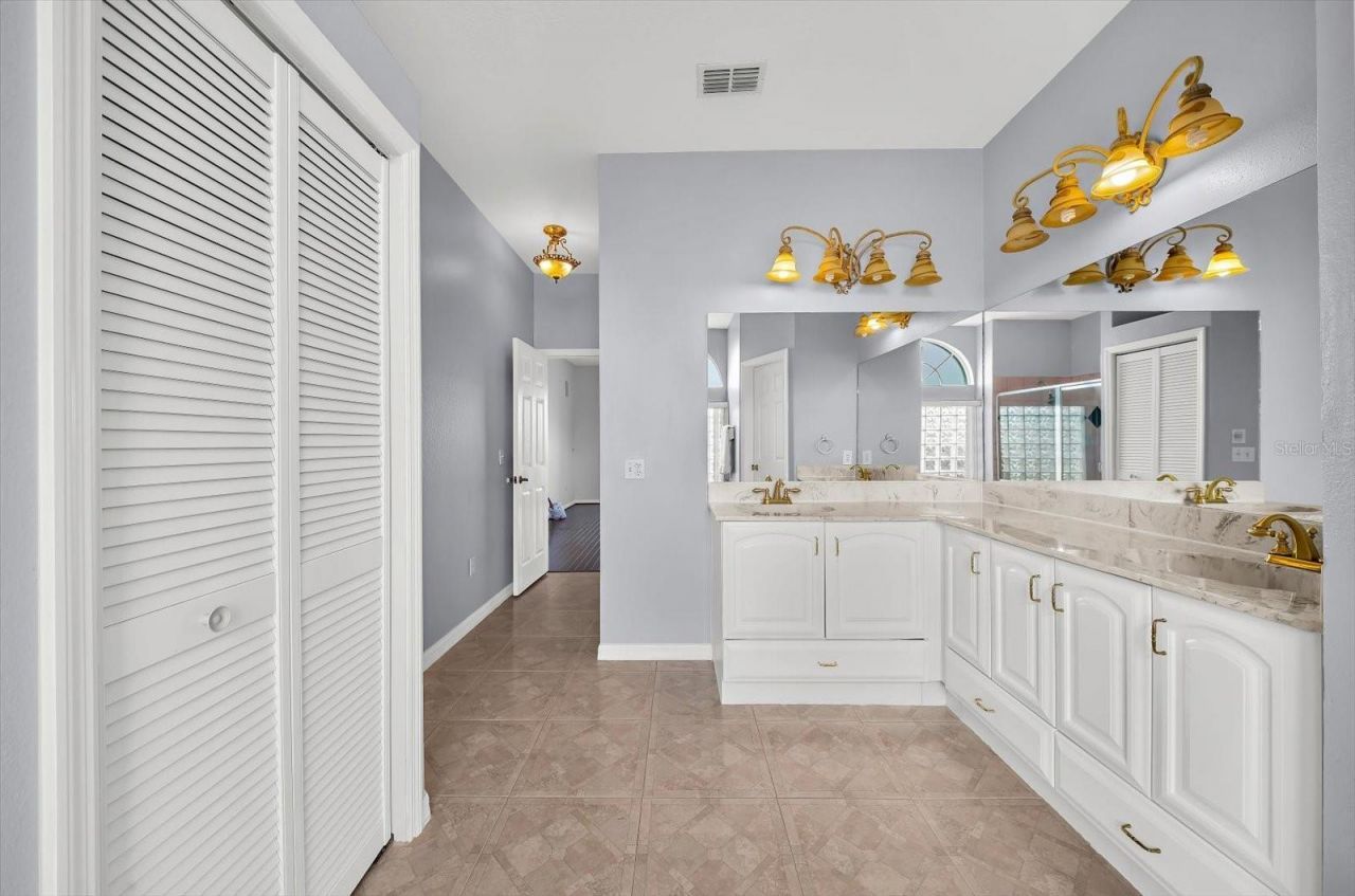3715 72nd Ave. Circle E, Sarasota, FL 34243 Photo