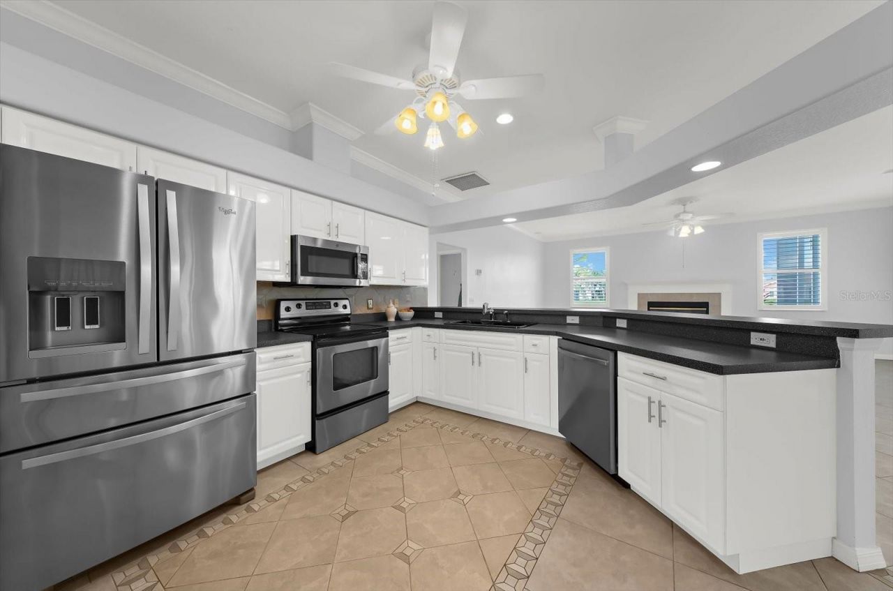 3715 72nd Ave. Circle E, Sarasota, FL 34243 Photo