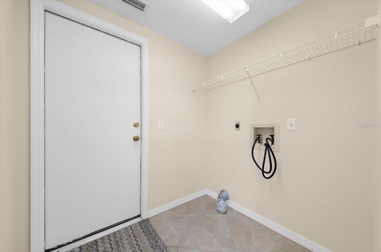 3715 72nd Ave. Circle E, Sarasota, FL 34243 Photo