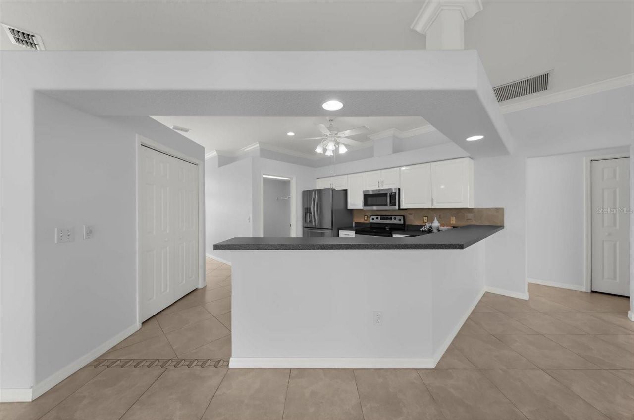 3715 72nd Ave. Circle E, Sarasota, FL 34243 Photo