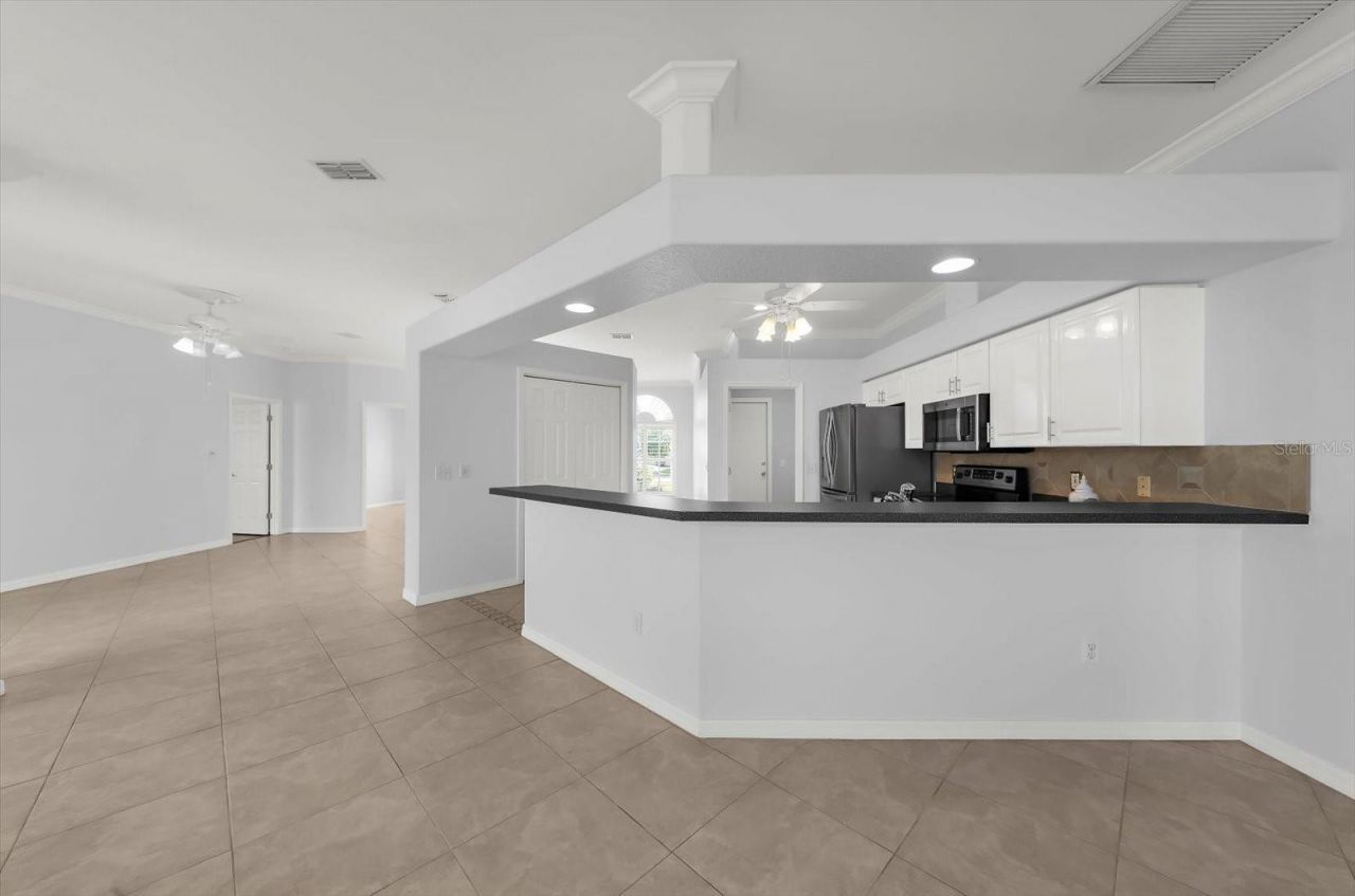 3715 72nd Ave. Circle E, Sarasota, FL 34243 Photo
