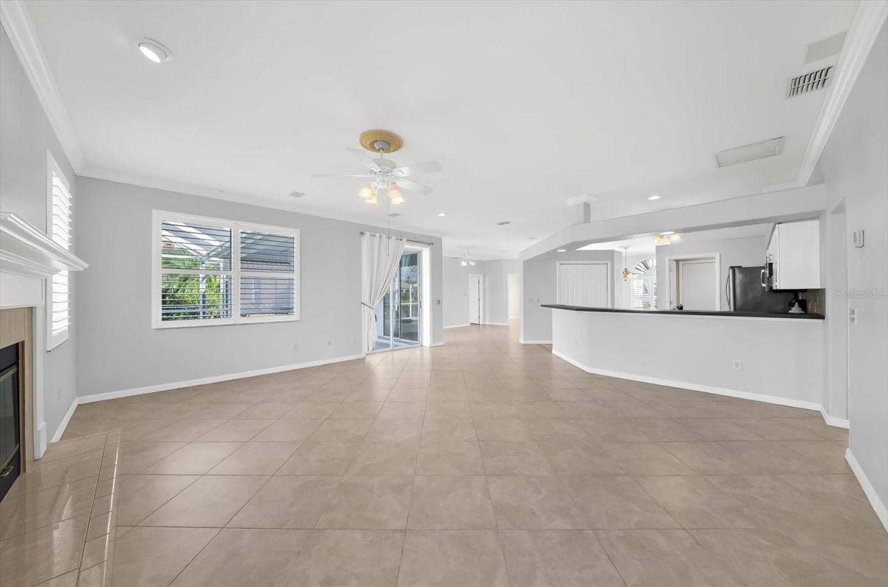 3715 72nd Ave. Circle E, Sarasota, FL 34243 Photo