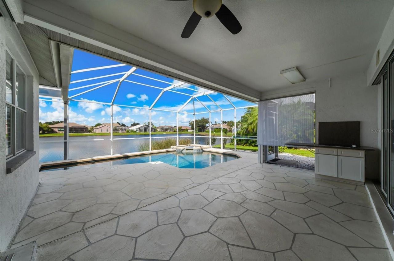 3715 72nd Ave. Circle E, Sarasota, FL 34243 Photo