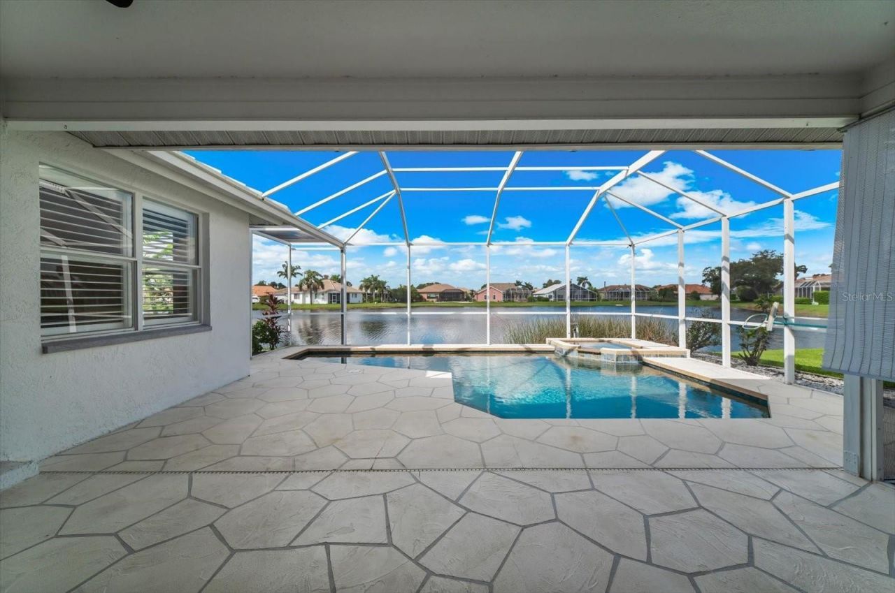3715 72nd Ave. Circle E, Sarasota, FL 34243 Photo
