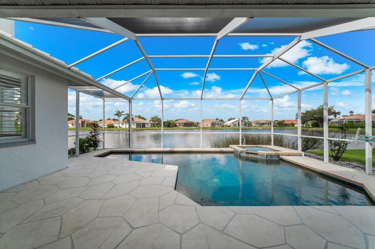 3715 72nd Ave. Circle E, Sarasota, FL 34243 Photo