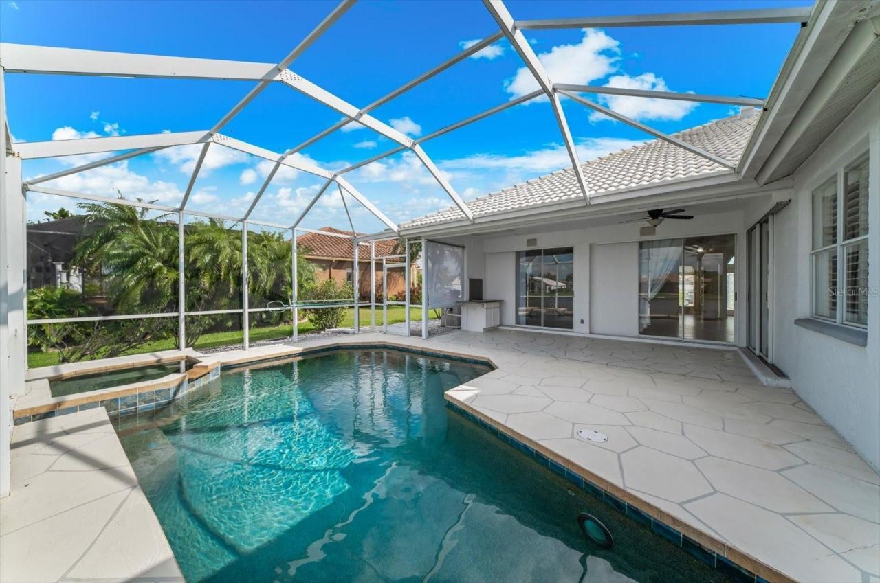 3715 72nd Ave. Circle E, Sarasota, FL 34243 Photo