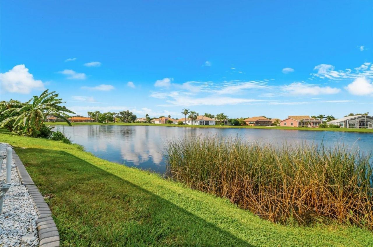 3715 72nd Ave. Circle E, Sarasota, FL 34243 Photo