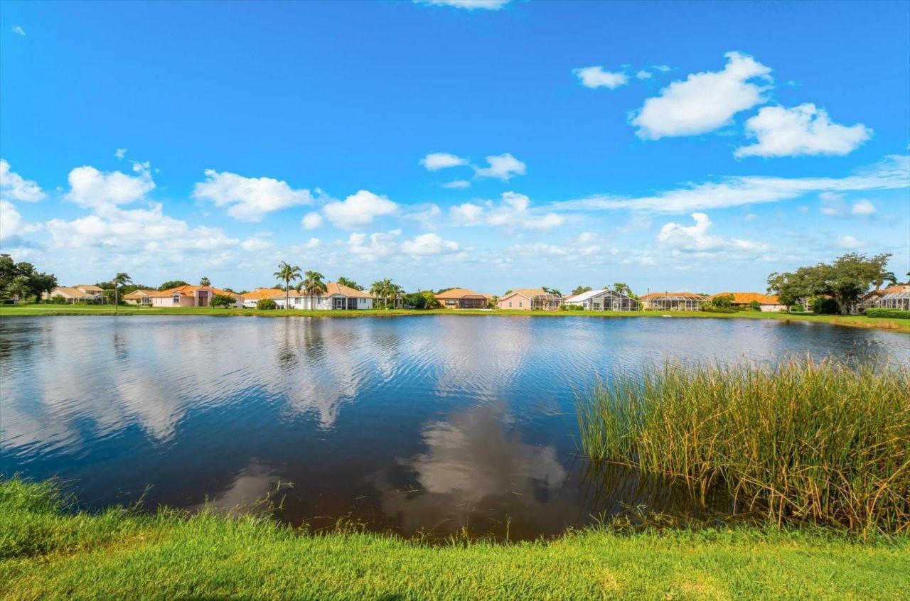 3715 72nd Ave. Circle E, Sarasota, FL 34243 Photo