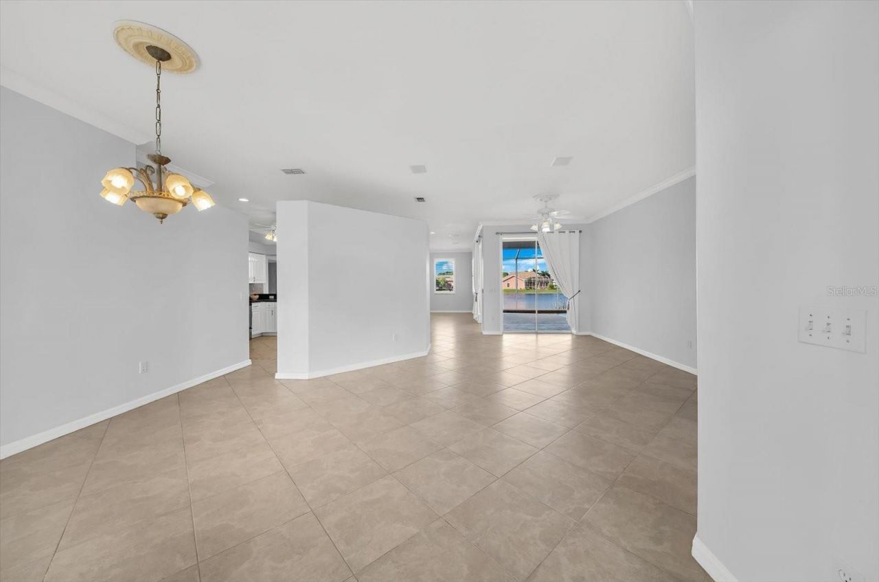 3715 72nd Ave. Circle E, Sarasota, FL 34243 Photo