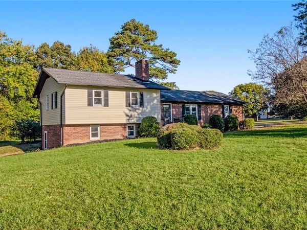 5785 Gumtree Road , Winston-Salem, NC 27107