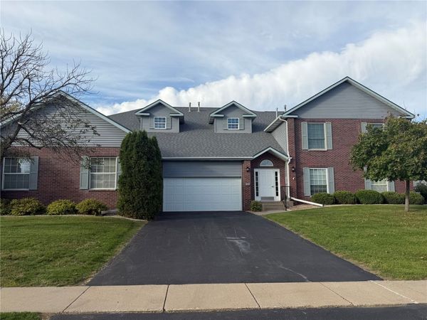 2920 Towne House Drive NE, Unit B, Cedar Rapids, IA 52402