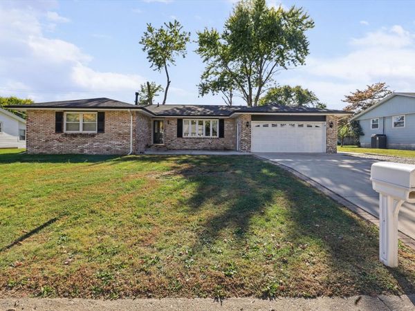 6 Hillcrest Drive , Tuscola, IL 61953
