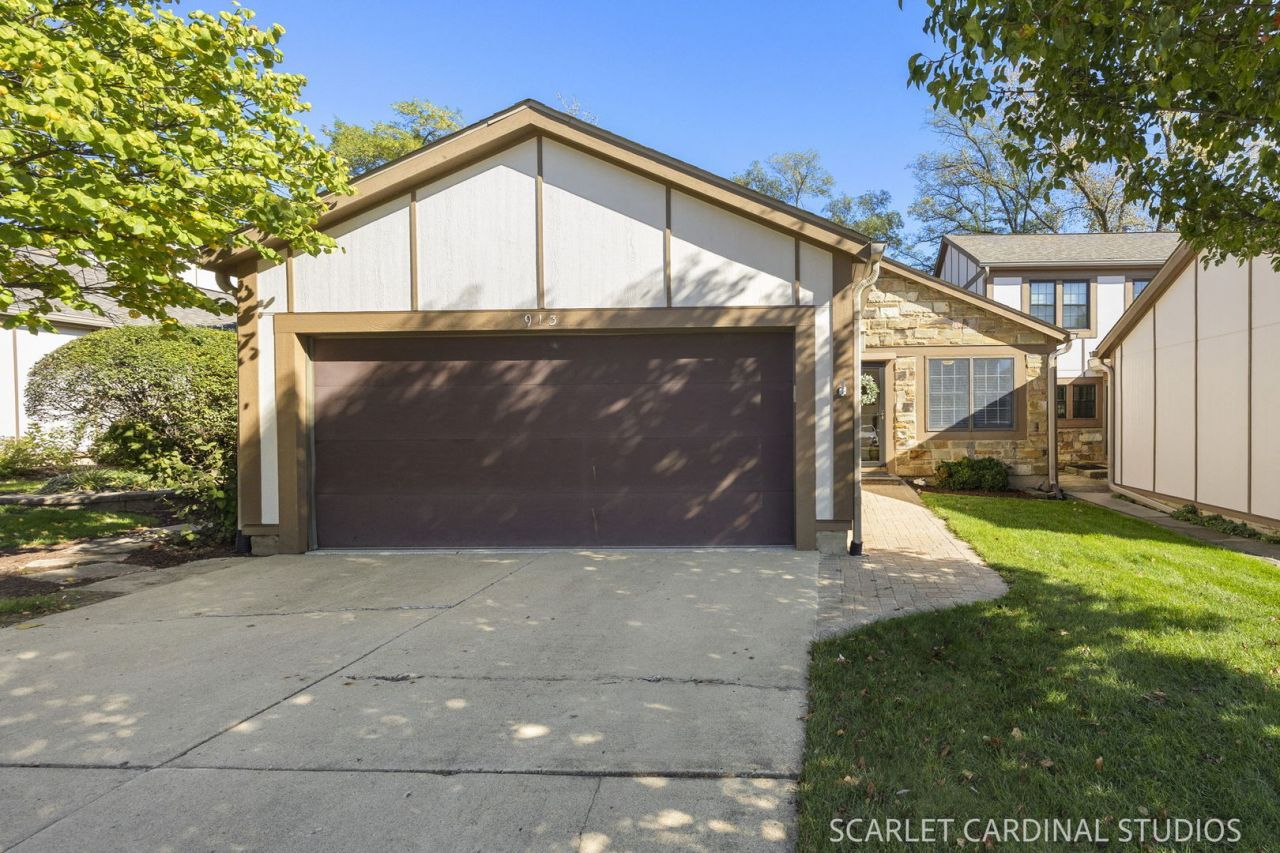 913 Wheaton Oaks Drive, Wheaton, IL 60187 Main Photo