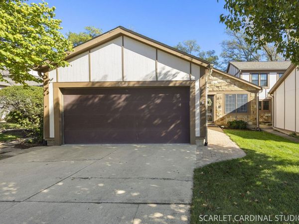 913 Wheaton Oaks Drive , Wheaton, IL 60187