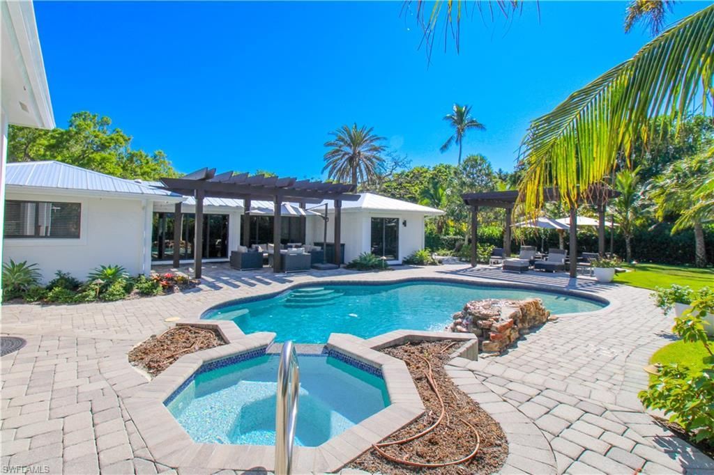1555 Crayton Rd , Naples, FL 34102 Photo