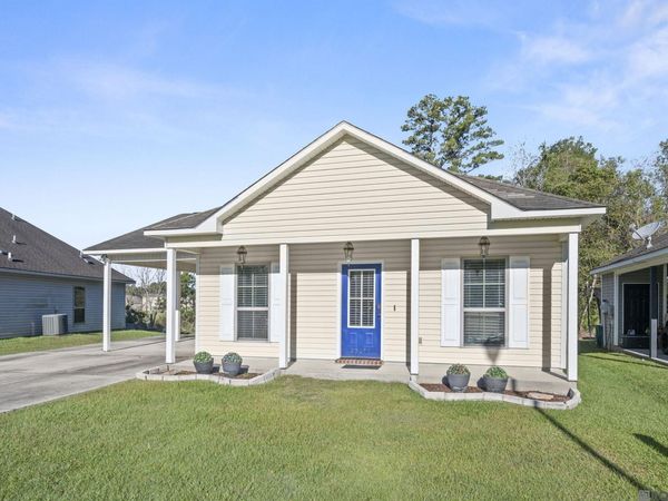 32471 Lake Pointe Blvd, Denham Springs, LA 70726