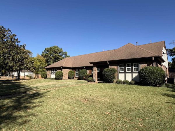 2764 E GERALD FORD CV E, Memphis, TN 38016