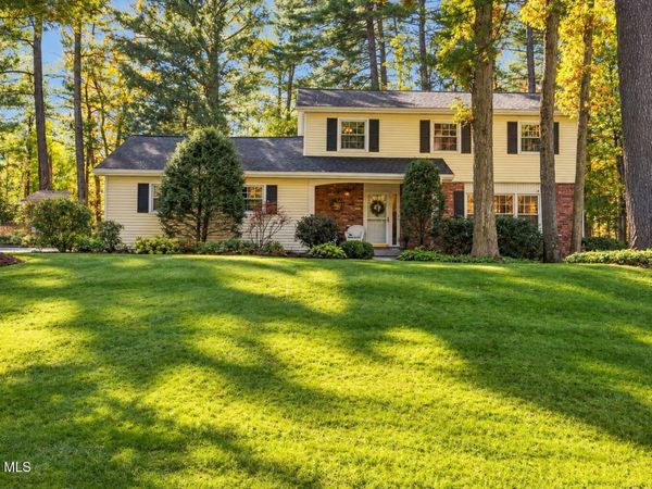 8 Bonnie Drive, Guilderland, NY 12084