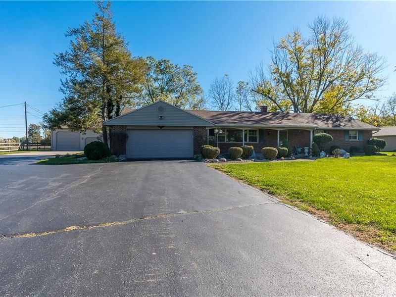 6315 Country Estates Drive, Tipp City, OH 45371 Photo 2
