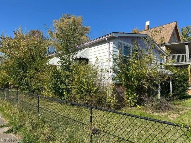 4372 E 146, Cleveland, OH 44128 Photo 2