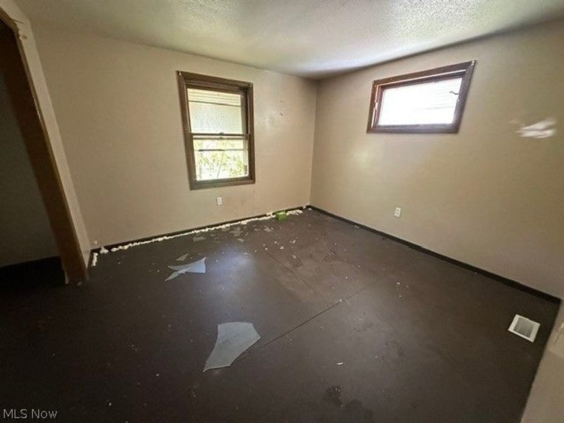 4372 E 146, Cleveland, OH 44128 Photo 8