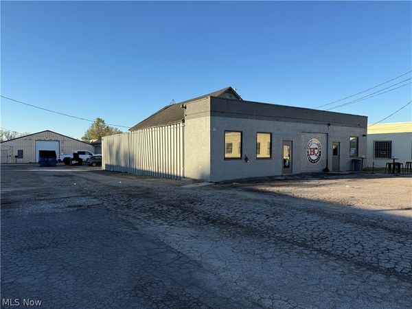 9617 Clinton Road, Brooklyn, OH 44144