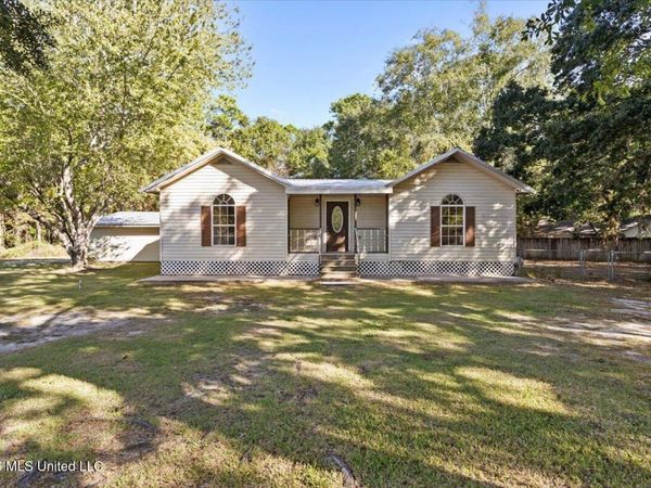 5704 Center Street, Ocean Springs, MS 39564
