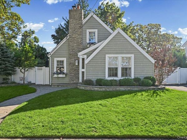 76 Powell Place , Farmingdale, NY 11735